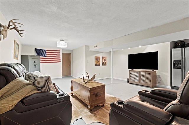 6525 County Line Rd, Shawnee, KS 66216 - living area featuring a textured ceiling and baseboards