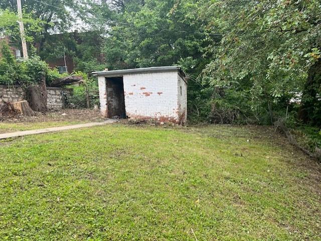 515 N 11th St, Saint Joseph, MO 64501 - view of green lawn