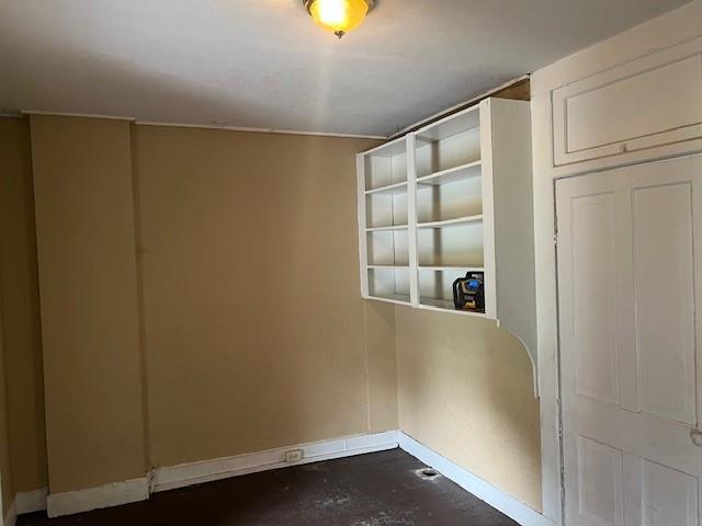 515 N 11th St, Saint Joseph, MO 64501 - unfurnished room with baseboards and concrete floors
