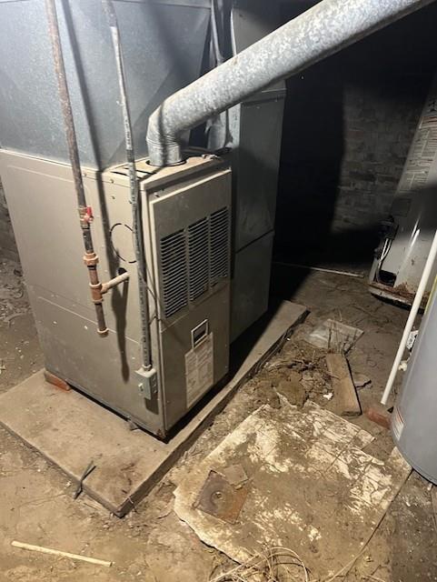 515 N 11th St, Saint Joseph, MO 64501 - utilities featuring heating unit