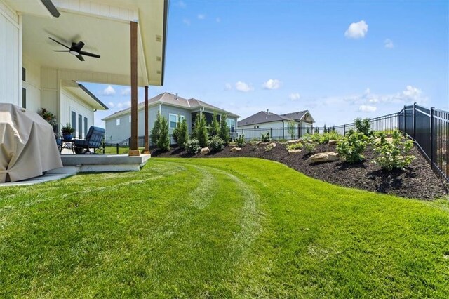9412 Aurora St, Lenexa, KS 66220 - view of yard with a ceiling fan