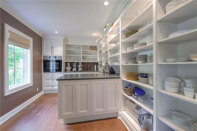 1055 W 54th St, Kansas City, MO 64112 - pantry featuring a sink