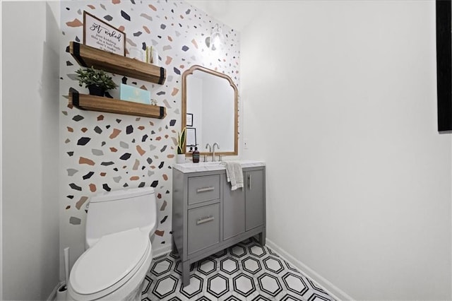 8102 W 153rd St, Overland Park, KS 66223 - bathroom featuring baseboards, vanity, and toilet