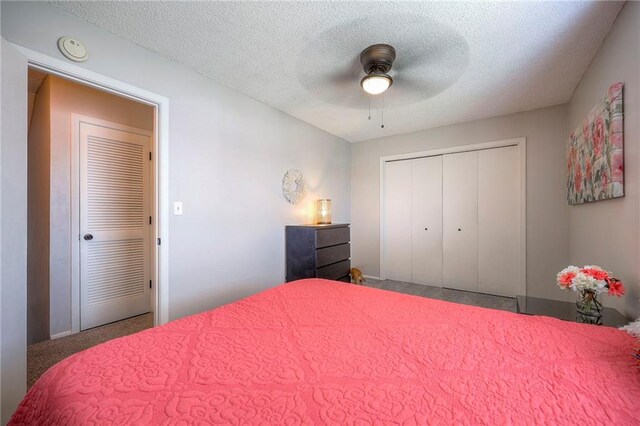 2406 Alabama St Unit 9D, Lawrence, KS 66046 - carpeted bedroom with a closet, a textured ceiling, and a ceiling fan