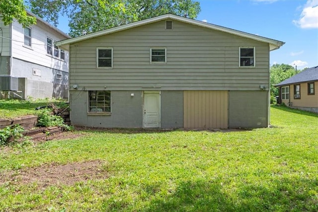 8700 Independence Ave, Kansas City, MO 64125 - back of house with a yard
