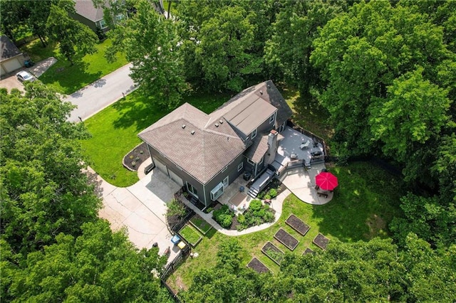 8 Apache Dr, Lake Winnebago, MO 64034 - aerial view of property and surrounding area