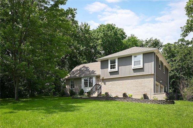 8 Apache Dr, Lake Winnebago, MO 64034 - split level home featuring brick siding and a front yard