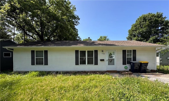 7703 E 107th St, Kansas City, MO 64134 - single story home with a front lawn