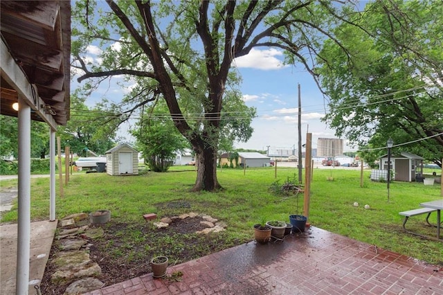 211 S 4th St, Fredonia, KS 66736 - view of grassy yard with a patio area