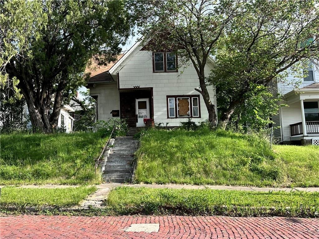 2634 Olive St, Saint Joseph, MO 64507 - view of front of house with stairway
