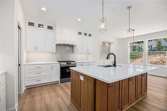 6932 Kenton St, Shawnee, KS 66226 - kitchen with gas stove, light wood-style flooring, backsplash, white cabinetry, and recessed lighting