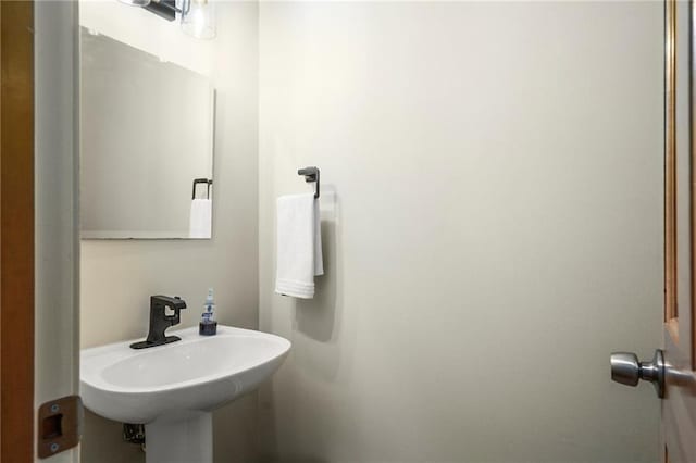 2101 Riviera Dr, Lawrence, KS 66047 - bathroom with a sink