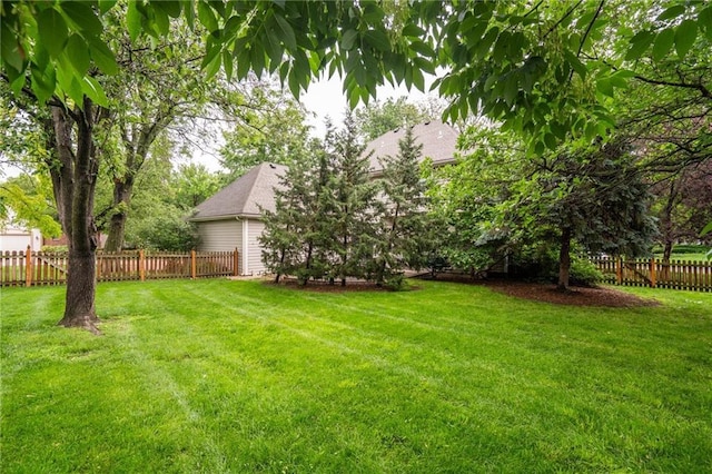 2101 Riviera Dr, Lawrence, KS 66047 - view of yard