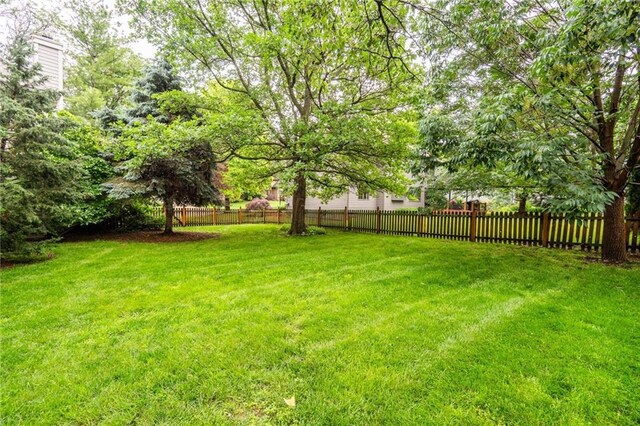 2101 Riviera Dr, Lawrence, KS 66047 - view of yard
