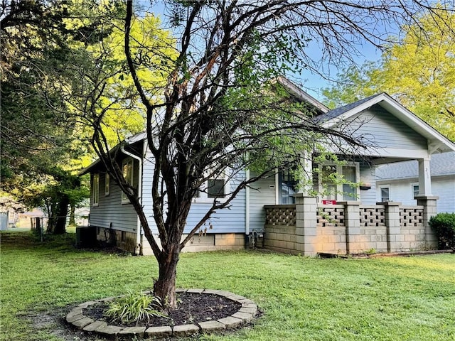 211 Park Ave, Parsons, KS 67357 - view of property exterior featuring a yard