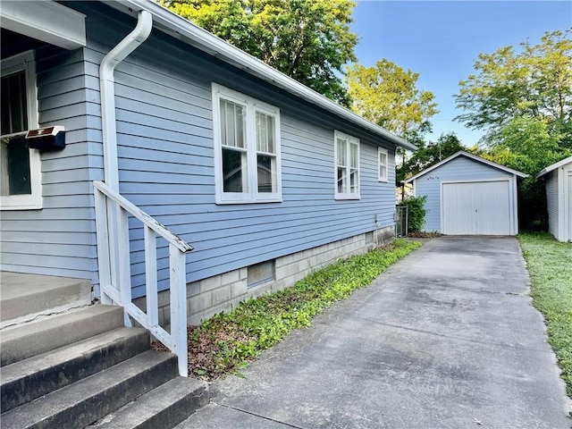 211 Park Ave, Parsons, KS 67357 - view of side of property featuring an outbuilding, driveway, and a garage