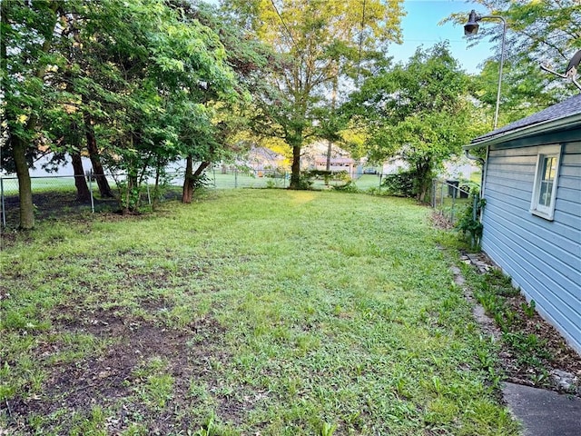 211 Park Ave, Parsons, KS 67357 - view of yard