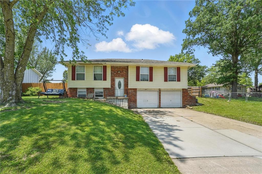 1224 Michele Dr, Excelsior Springs, MO 64024 - photo 1