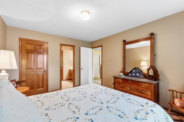 12806 Goddard Ave, Overland Park, KS 66213 - bedroom with ensuite bath and a textured ceiling