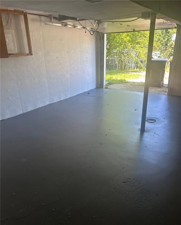 10636 N Grand Ave, Kansas City, MO 64155 - view of garage