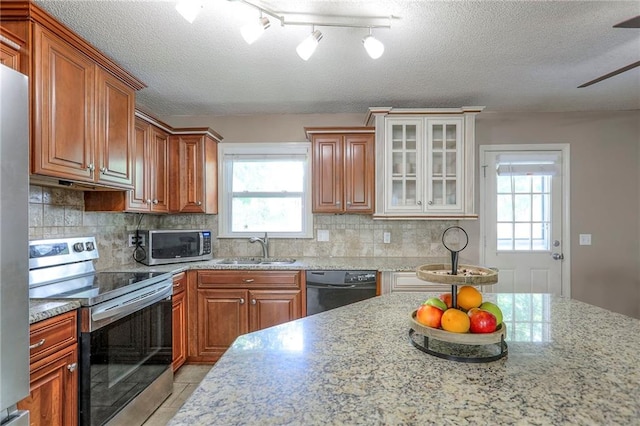 606 W Smith St, Spring Hill, KS 66083 - kitchen with appliances with stainless steel finishes, healthy amount of natural light, backsplash, and a textured ceiling