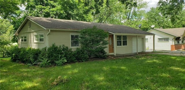 306 Morningside Dr, Richmond, MO 64085 - view of front of property featuring a front yard, a garage, and driveway