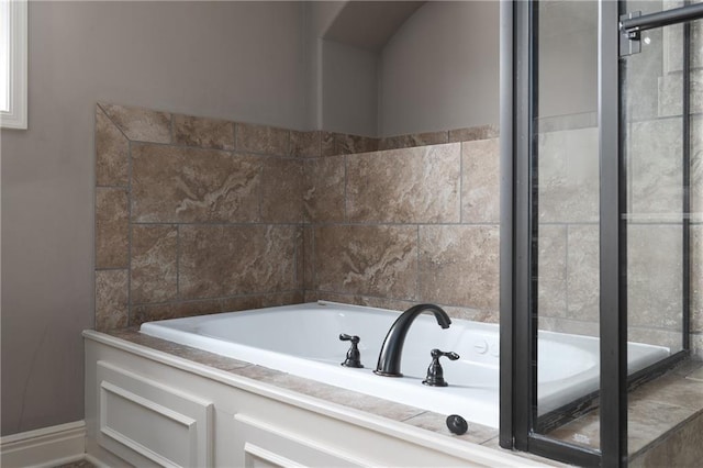 486 S 137th Pl, Bonner Springs, KS 66012 - full bath featuring a bath
