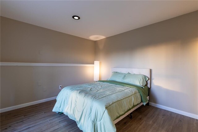 5916 NE Turquoise Dr, Lees Summit, MO 64064 - bedroom featuring wood finished floors, baseboards, and recessed lighting