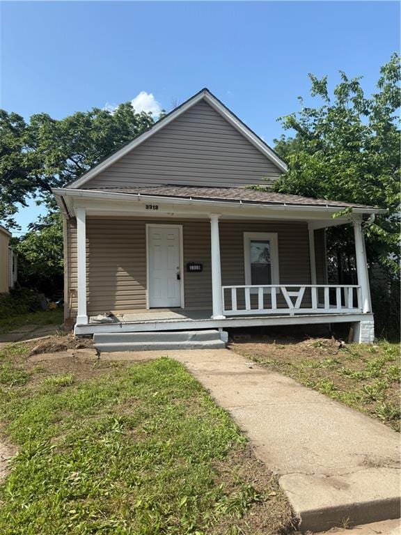 3318 E 24th St, Kansas City, MO 64127 - bungalow-style house with a porch