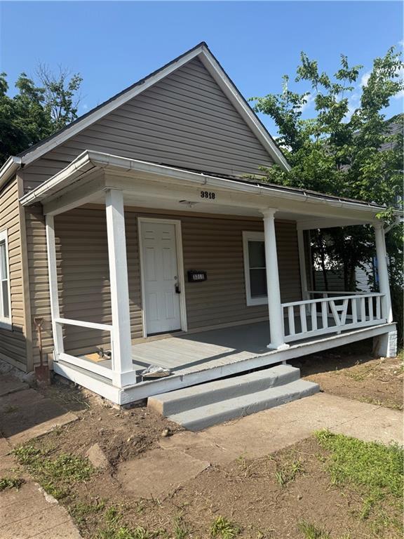 3318 E 24th St, Kansas City, MO 64127 - doorway to property featuring covered porch