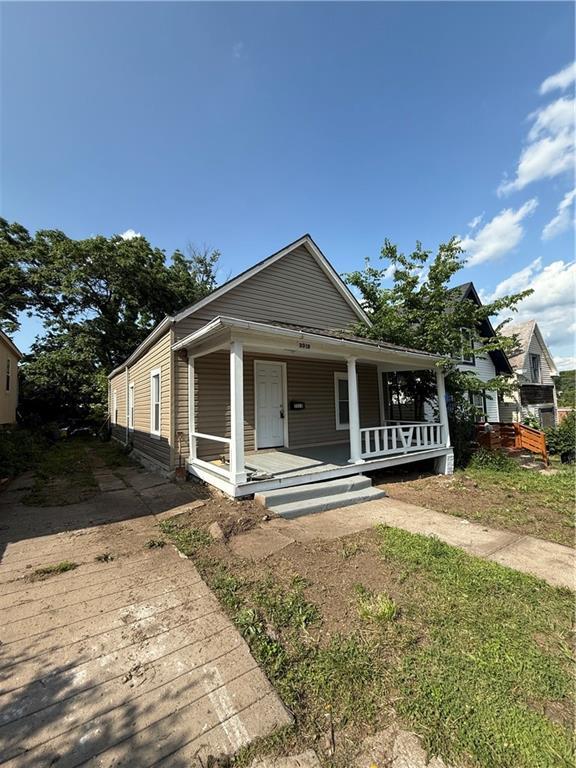 3318 E 24th St, Kansas City, MO 64127 - view of front of property with a porch