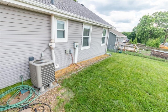 2802 N 39th Ter, Saint Joseph, MO 64506 - view of yard featuring central AC