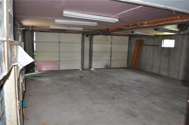 913 N Maple St, Stanberry, MO 64489 - view of garage