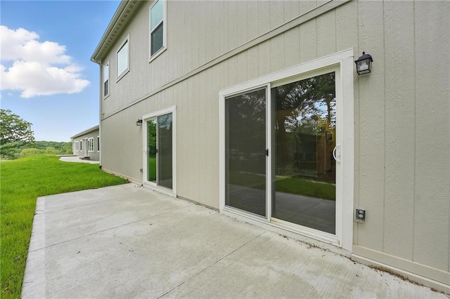 809 Highland Dr, Edwardsville, KS 66111 - view of patio