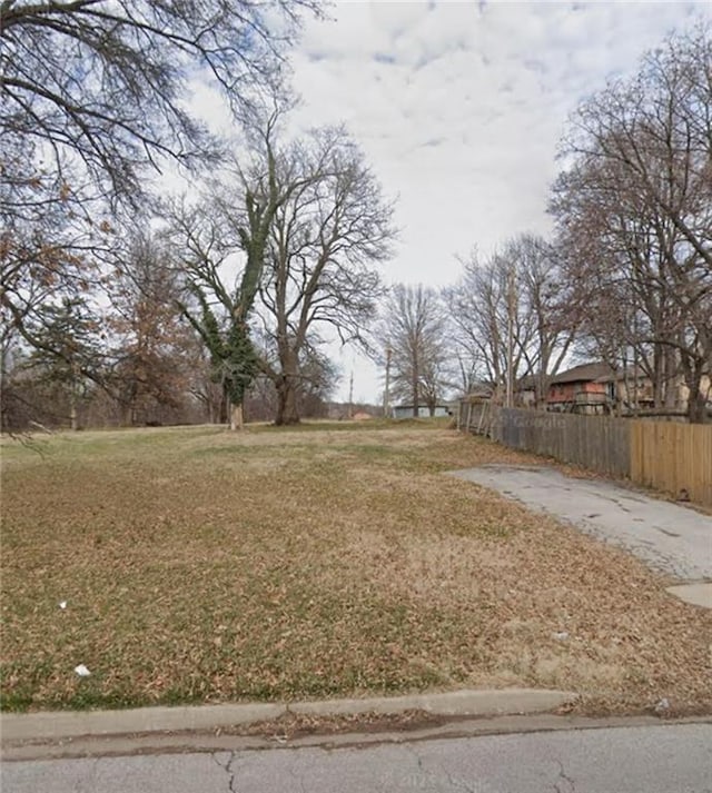 1124 E Walnut St, Independence, MO 64050