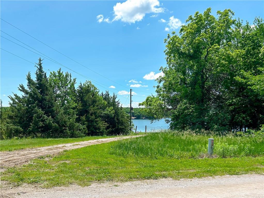 58 Buzzard Ln, Mound City, KS 66056