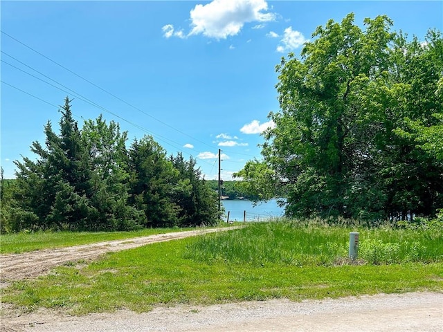 58 Buzzard Ln, Mound City, KS 66056