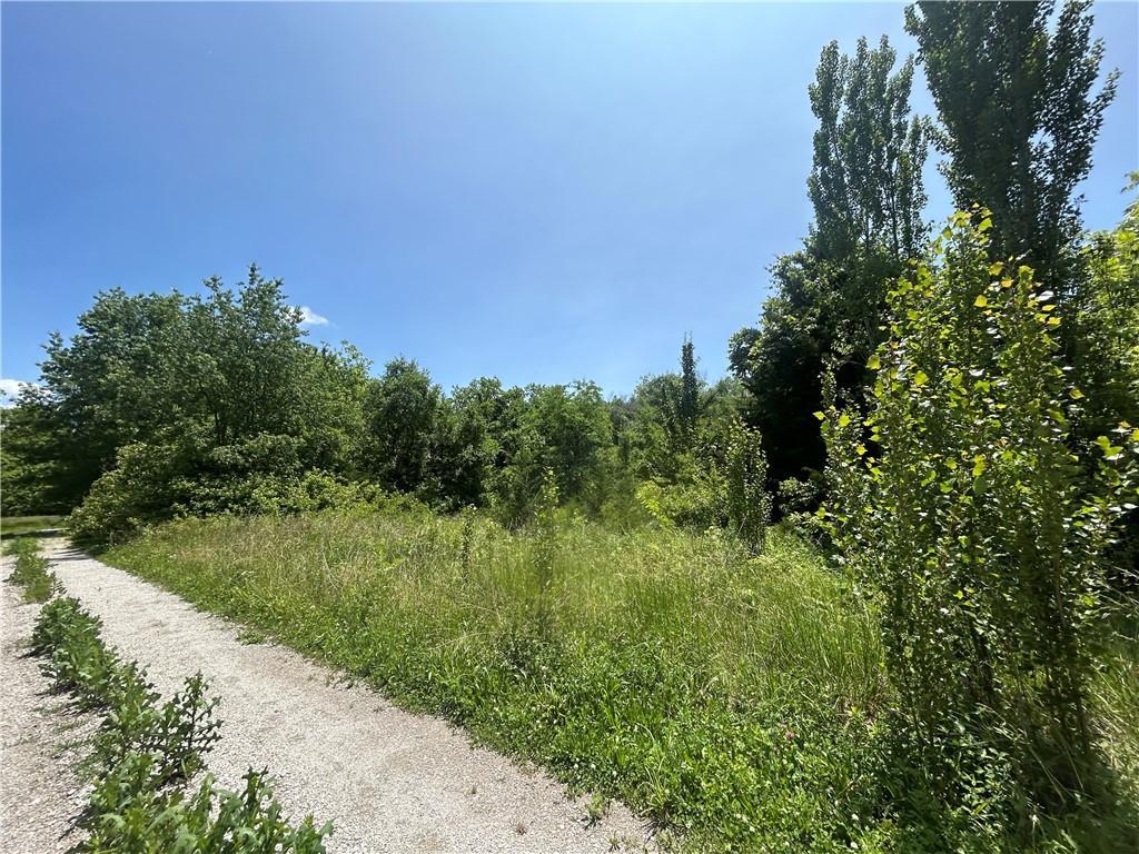 86 Red Hawk Ln, Mound City, KS 66056