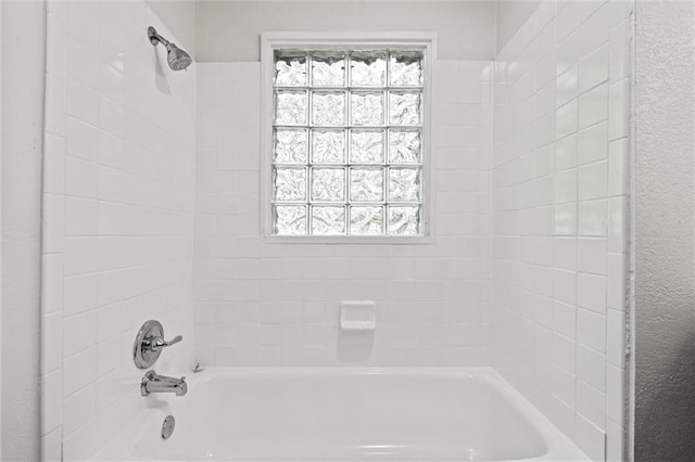 6 W 98th Ter, Kansas City, MO 64114 - full bath featuring shower / washtub combination, plenty of natural light, and a textured wall