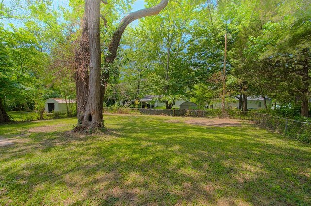 11300 Greenwood Rd, Kansas City, MO 64134 - view of yard