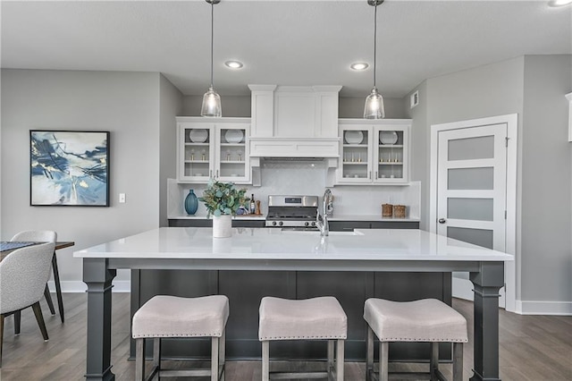 5858 Mccormick Dr, Shawnee, KS 66226 - kitchen featuring a sink, dark wood-style floors, stainless steel stove, light countertops, and baseboards