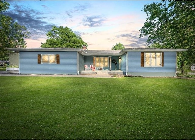 513 Brown Circle Dr, Osawatomie, KS 66064 - view of front facade with a front yard