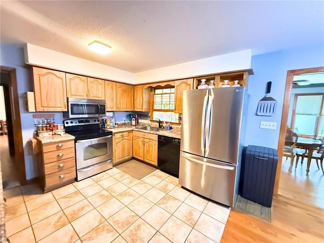 513 Brown Circle Dr, Osawatomie, KS 66064 - kitchen featuring stainless steel appliances, a textured ceiling, and light tile patterned flooring