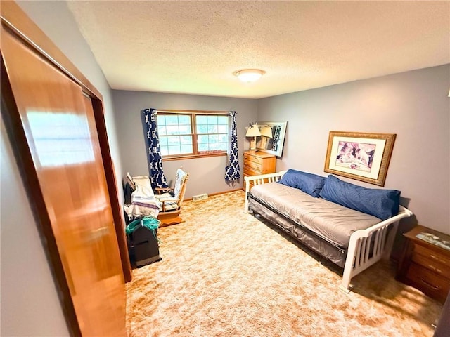 513 Brown Circle Dr, Osawatomie, KS 66064 - interior space with a textured ceiling