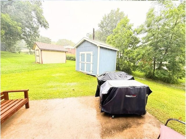 513 Brown Circle Dr, Osawatomie, KS 66064 - view of patio with a storage unit