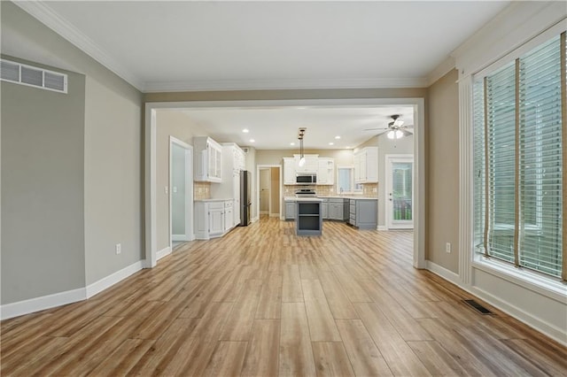 4904 W 162nd St, Overland Park, KS 66085 - unfurnished living room with light wood finished floors, baseboards, a ceiling fan, recessed lighting, and ornamental molding