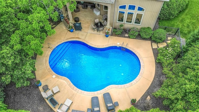 11121 S Whitetail Ln, Olathe, KS 66061 - view of swimming pool featuring a patio
