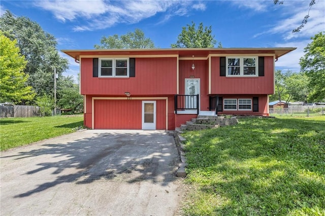 531 S Oak St, Gardner, KS 66030 - split foyer home featuring driveway