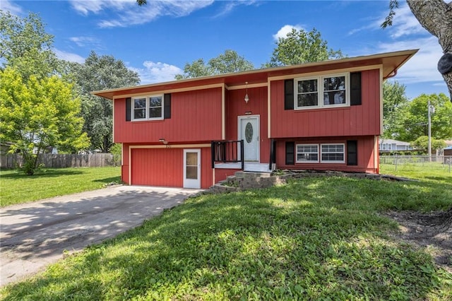 531 S Oak St, Gardner, KS 66030 - split foyer home featuring concrete driveway and a garage