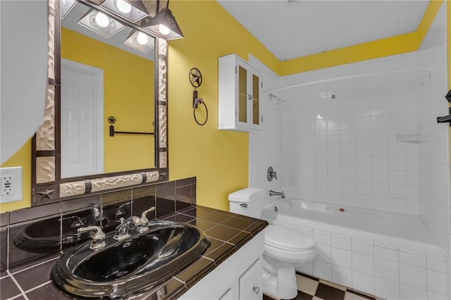531 S Oak St, Gardner, KS 66030 - bathroom featuring toilet, vanity, and  shower combination